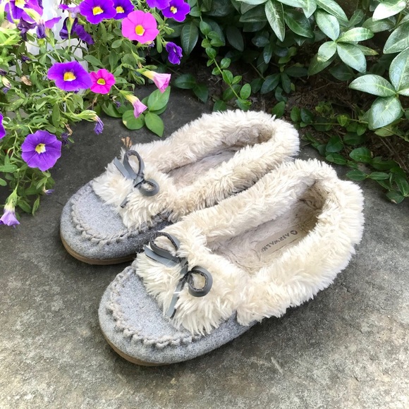 Airwalk Other - Airwalk Kids Moccasins Silver Grey Sherpa Slippers